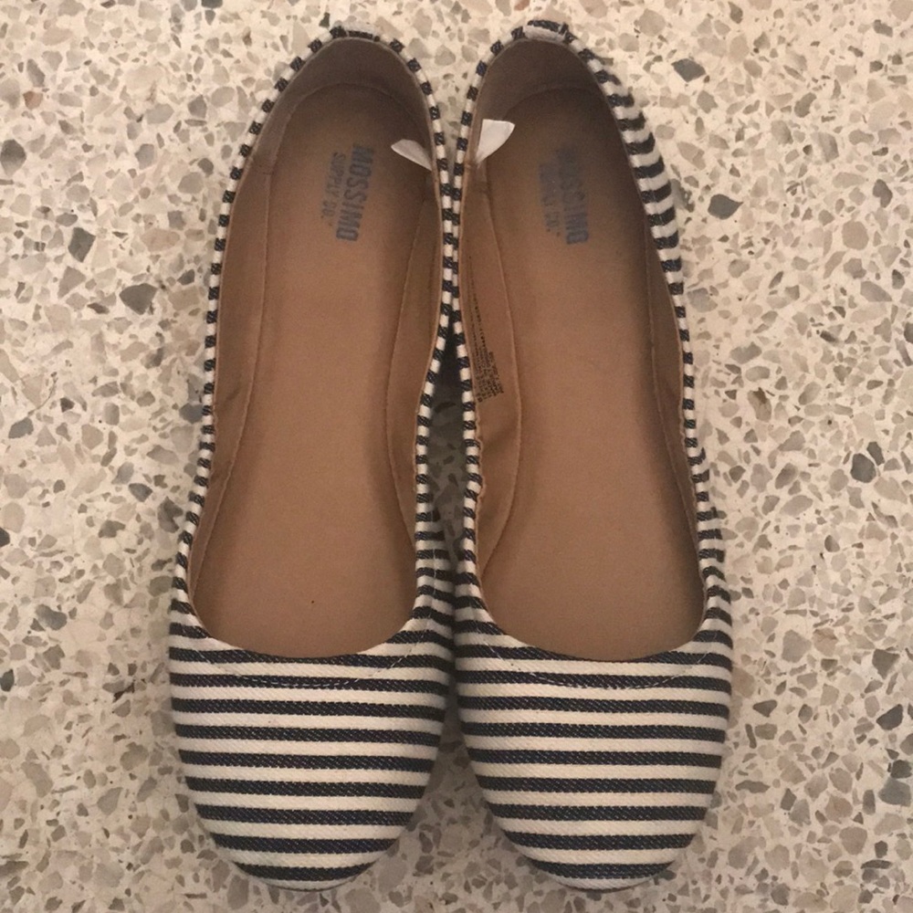 White and Black Flats